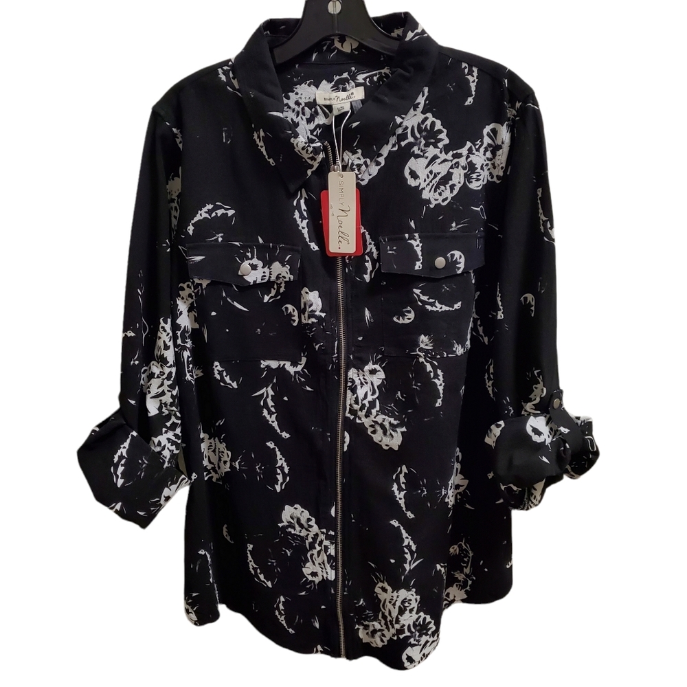 Simply Noelle Shacket Black White Floral Tab Sleeves Zipper Front Chest Pockets